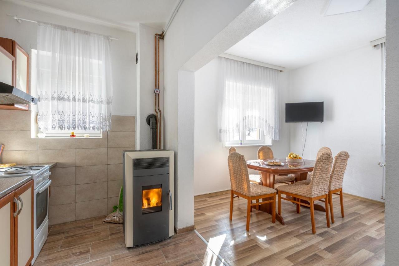 Apartman Vedro Polje กอสปิช ภายนอก รูปภาพ