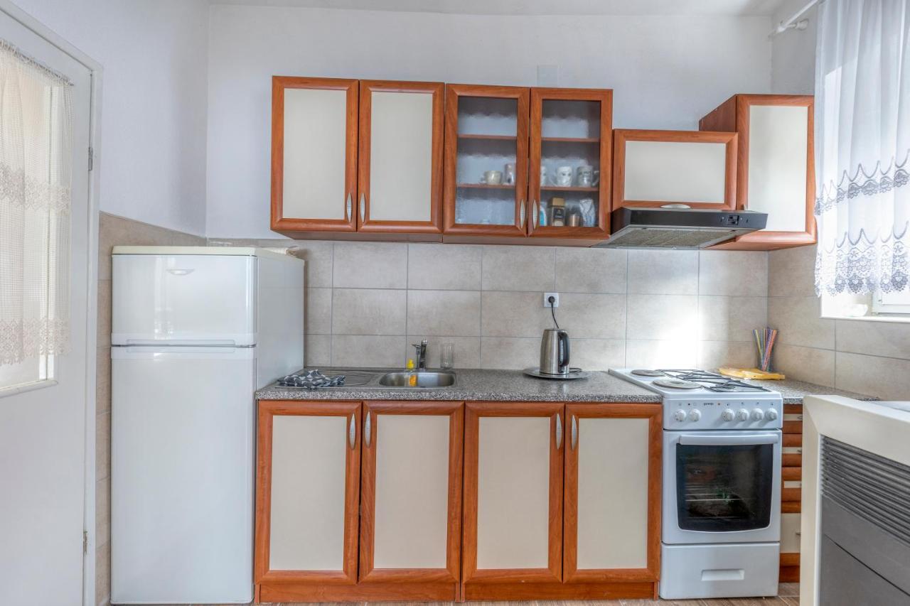 Apartman Vedro Polje กอสปิช ภายนอก รูปภาพ