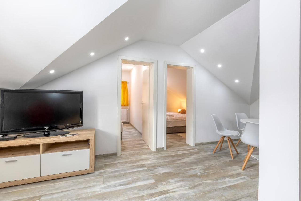 Apartman Vedro Polje กอสปิช ภายนอก รูปภาพ